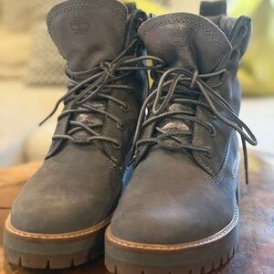 Timberland gray boots - like-new - size 9/40